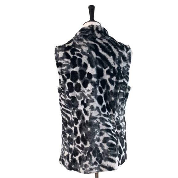 Chico’s Size 1 Leopard Fleece Black Gray White Soft Collared Vest Women's Small - Picture 5 of 14